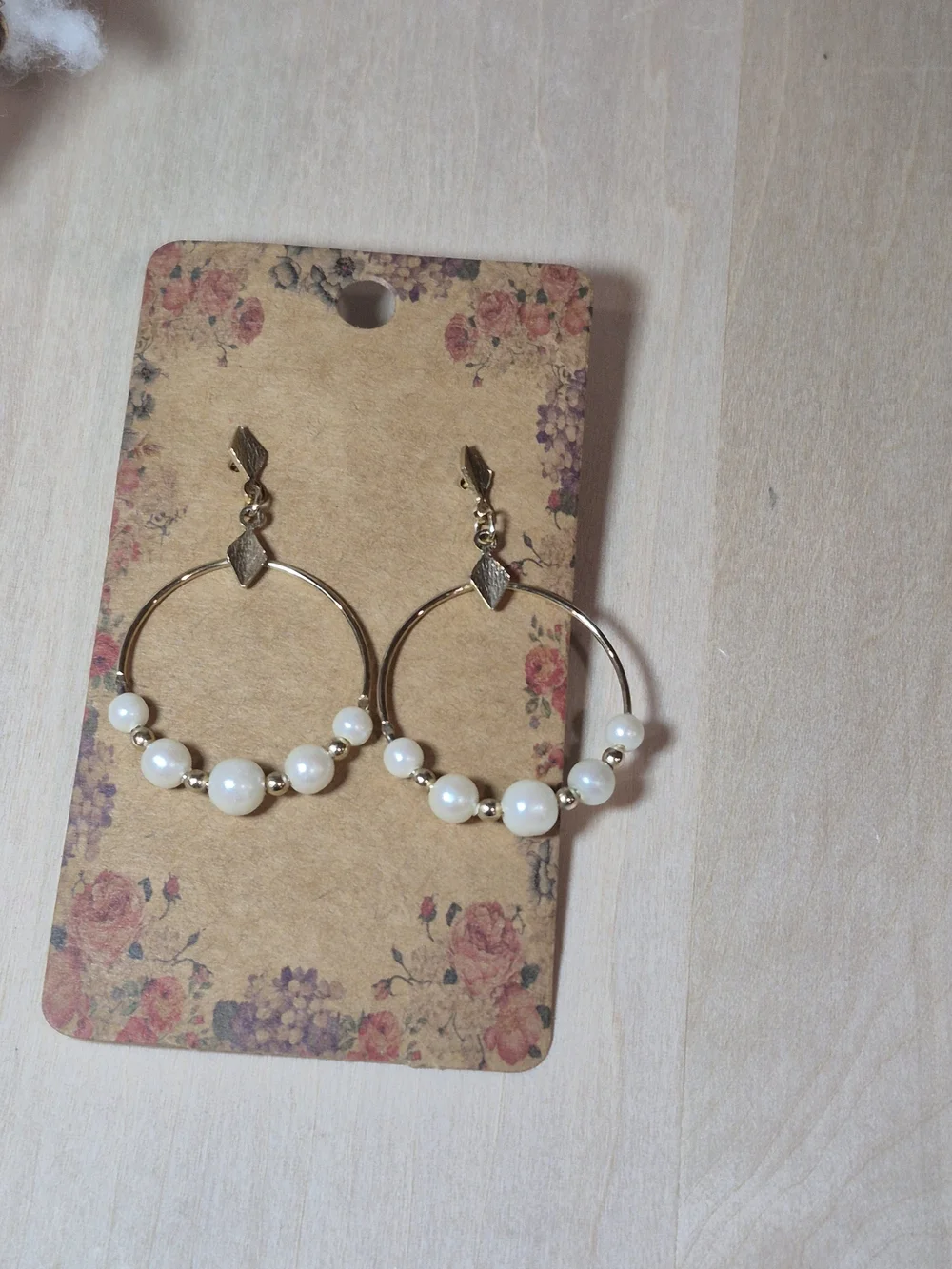 💛🤍NEW💛🤍 PRETTY!! Vintage Freshwater Pearl Gold Hoop Earrings
